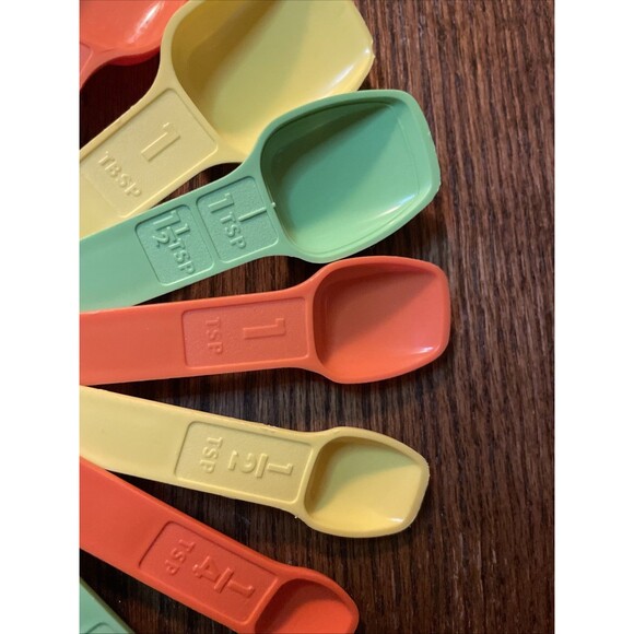 Vtg Tupperware Nesting Measuring Spoons Set of 7 Plus D Ring Yellow Green Yellow - Picture 3 of 10